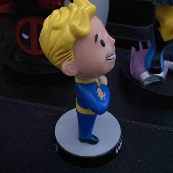 Fallout 3 Collector's Edition Vault-Tec Bobblehead - Picture 5 of 6
